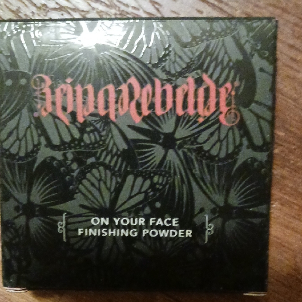 On Your Face Finishing Powder